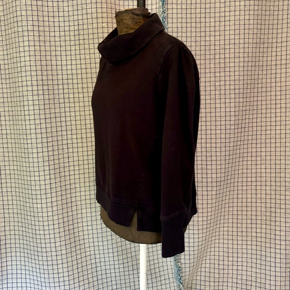 Black Rolled Collar Pull Over Cropped Sweatshirt By Athleta size M - Picture 2 of 8
